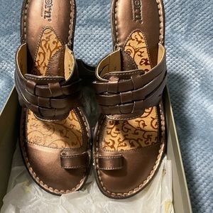 Born Wedge Sandals size 9 NIB
